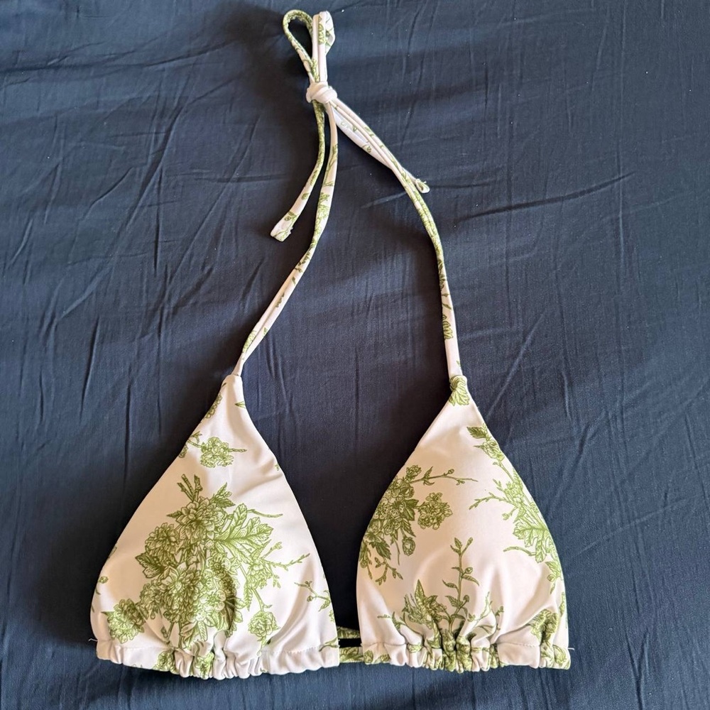 Elegant White and Green Floral Bikini - Picture 4 of 5